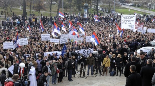 Београд: Протест студената због пресуда у Хагу