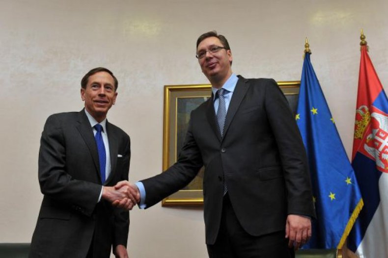 [Слика: dejvid-petreus-aleksandar-vucic-foto-tanjug-790x526.jpg]