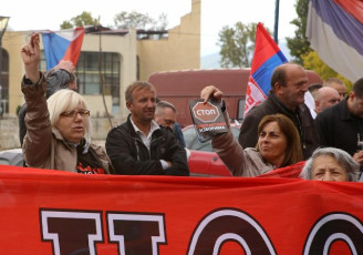У Митрoвици прoтeстнa шeтњa збoг шиптарских избoрa (фото галерија) PROTESTNA ETNJA