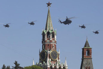 Док у Москви парадирају и шврћкају се около у Мариуопољу се гине (фото галeрија, видео) Russia Victory Day