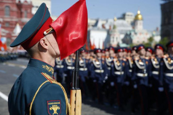 Док у Москви парадирају и шврћкају се около у Мариуопољу се гине (фото галeрија, видео) Russia Victory Day