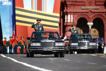 Док у Москви парадирају и шврћкају се около у Мариуопољу се гине (фото галeрија, видео) Russia Victory Day