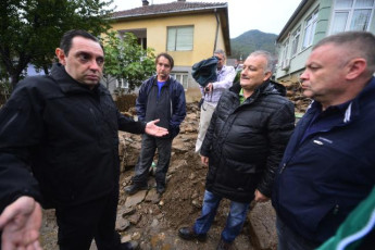 Људи, народе! Министар Вулин је стигао на лице места у Текију под водом, путовао је целу ноћ и дан! (фото галерија) ALEKSANDAR VULIN