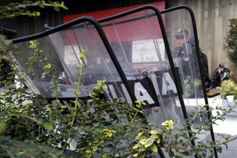 Сви који сте гласали за СНС и Вучића да одмах одведете своју децу и породице да уживају у благодатима полицијске репресије и содомије! (фото галерија) ZANDARMERIJA