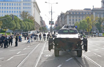 Сви који сте гласали за СНС и Вучића да одмах одведете своју децу и породице да уживају у благодатима полицијске репресије и содомије! (фото галерија) ZANDARMERIJA