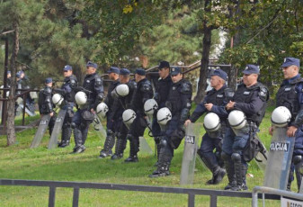 Сви који сте гласали за СНС и Вучића да одмах одведете своју децу и породице да уживају у благодатима полицијске репресије и содомије! (фото галерија) ZANDARMERIJA