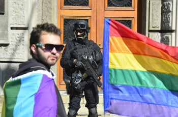 Сви који сте гласали за СНС и Вучића да одмах одведете своју децу и породице да уживају у благодатима полицијске репресије и содомије! (фото галерија) ZANDARMERIJA