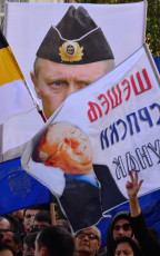 Погледајте протестну шетњу СРС и Војислава Шешеља београдским улицама (видео, фото галерија) PRISTALICE SRS SA ZASTAVAMA NA TRGU REPUBLIKE