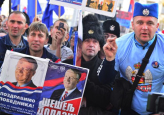 Погледајте протестну шетњу СРС и Војислава Шешеља београдским улицама (видео, фото галерија) PRISTALICE SRS SA ZASTAVAMA I TRANSPARENTIMA NA TRGU REPUBLIKE