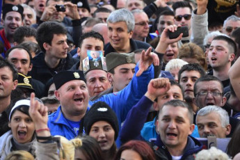 Погледајте протестну шетњу СРС и Војислава Шешеља београдским улицама (видео, фото галерија) PRISTALICE SRS