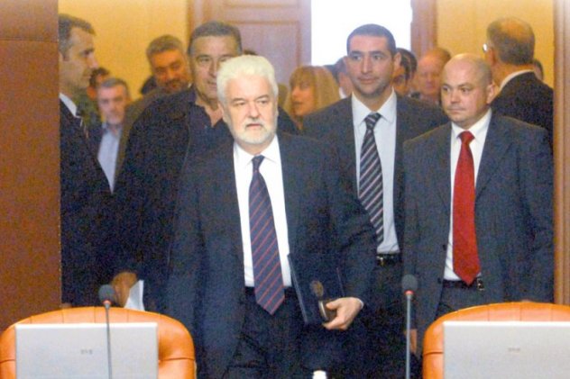 Србија потонула у корупцију Србија потонула у корупцију