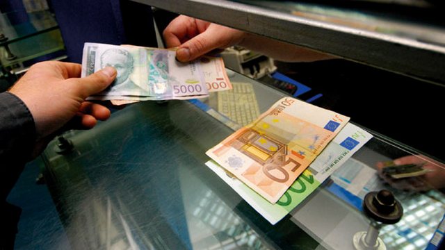 Евро премашио границу од 120 динара, сутра курс 120,39 Евро премашио границу од 120 динара, сутра курс 120,39