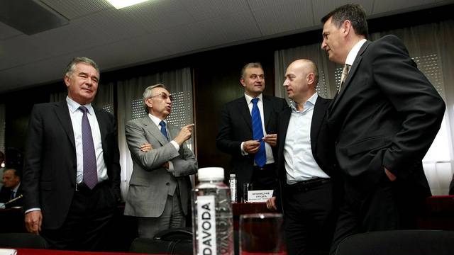 Тајкуни би да мењају Закон о раду Тајкуни би да мењају Закон о раду