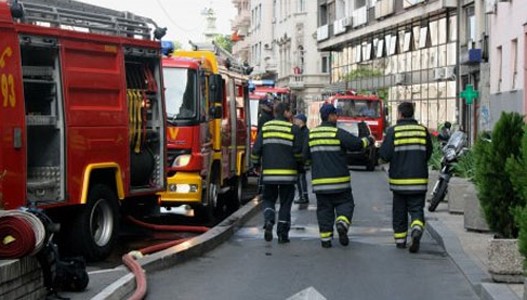 Десет ватрогасних екипа из Србије гасе пожар на Светој Гори Десет ватрогасних екипа из Србије гасе пожар на Светој Гори