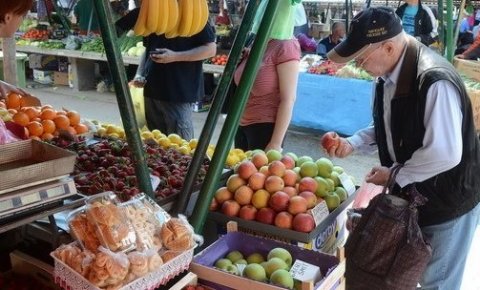 Воће и поврће купујемо на комад Воће и поврће купујемо на комад
