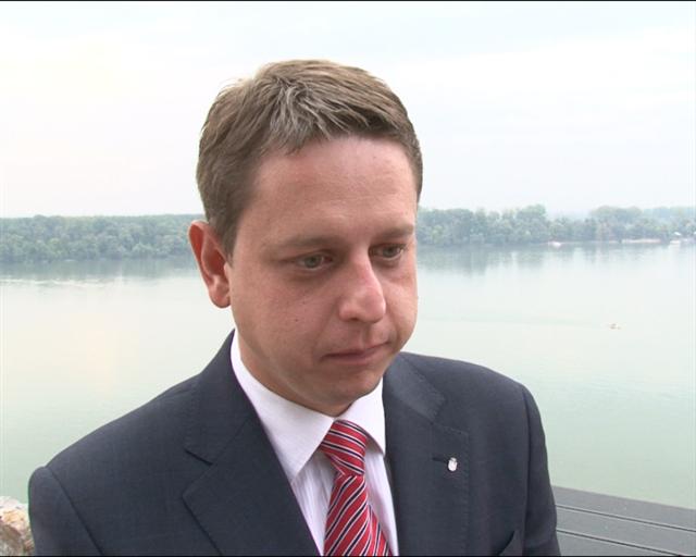 Ускоро радна група владе за рушење Устава и закона Ускоро радна група владе за рушење Устава и закона