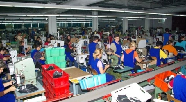 У Србији угрожен опстанак 30.000 предузећа и 150.000 радника У Србији угрожен опстанак 30.000 предузећа и 150.000 радника
