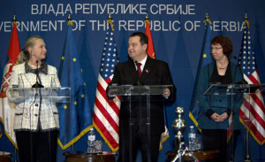 Квислинзи, Клинтонова и ЕУ на истом задатку: Ликвидирати Србију