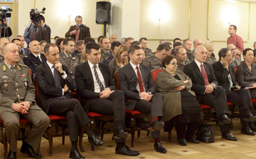 Ди Паола, Соња и кукавна српска војска Ди Паола, Соња и кукавна српска војска