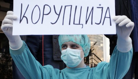 Пљачку у здравству сваљују на грбачу пореских обвезника Пљачку у здравству сваљују на грбачу пореских обвезника