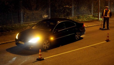 Помоћник квислинга Дачића службеним аутом ударио жену