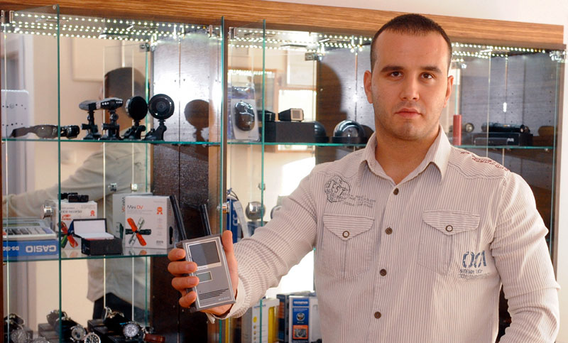 Добар шпијун за 100 евра Добар шпијун за 100 евра