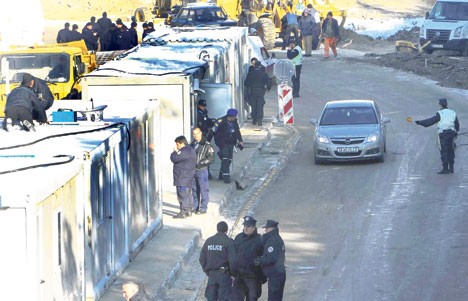 На Јарињу опет проблеми. Буши... На Јарињу опет проблеми. Буши...