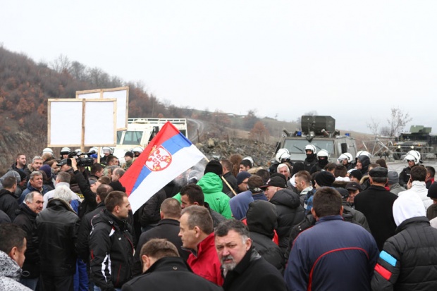 Окупатор зауставио српске привреднике пред Јарињем Окупатор зауставио српске привреднике пред Јарињем