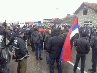 Протест привредника на Јарињу. Нећеш проћи ! Буши ...(видео) Протест привредника на Јарињу. Нећеш проћи ! Буши ...(видео)