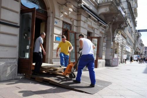 Власт плени имовину грађана, а дугује милијарде Власт плени имовину грађана, а дугује милијарде