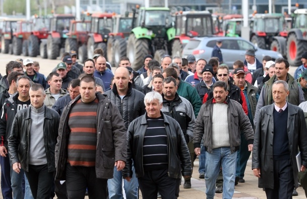 Паори против сарадње са компанијом „Ал Дахра" (видео) Паори против сарадње са компанијом „Ал Дахра" (видео)