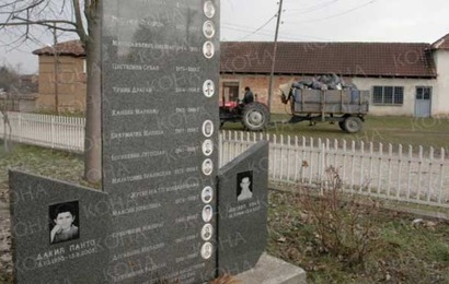 Оскрнављен споменик убијеној српској деци у Гораждевцу код Пећи Оскрнављен споменик убијеној српској деци у Гораждевцу код Пећи