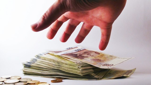 Режим потрошио 900 милиона евра пред изборе Режим потрошио 900 милиона евра пред изборе