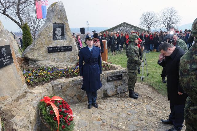 НАТО марионета Дачић скрнави сећање на жртве бомбардовања НАТО марионета Дачић скрнави сећање на жртве бомбардовања