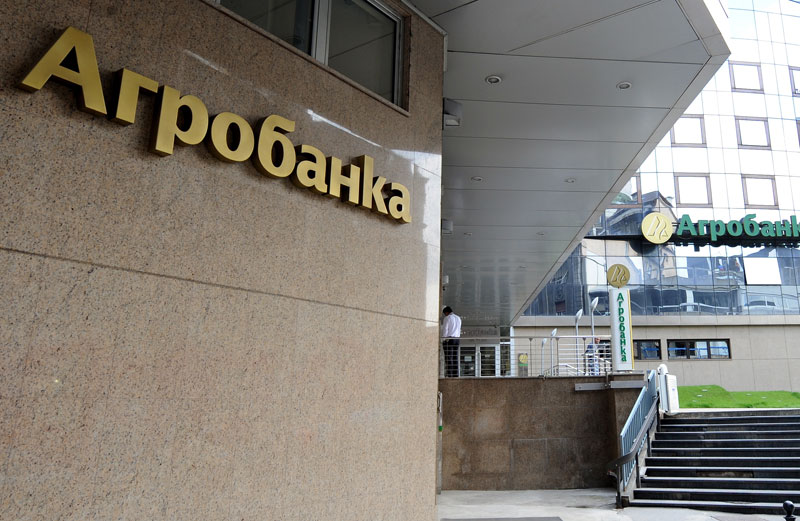 Политичка мафија заједно са тајкунима из државних банака исисала преко 1.300 милиона евра! Политичка мафија заједно са тајкунима из државних банака исисала преко 1.300 милиона евра!