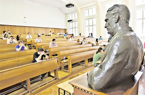 Професори на српским факултетима најстарији у Европи Професори на српским факултетима најстарији у Европи