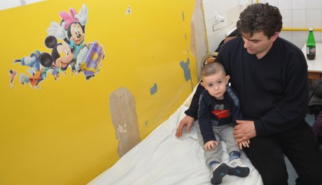 Држава не да новац: Очна клиника за децу у распаду, пацијенте расељавају Држава не да новац: Очна клиника за децу у распаду, пацијенте расељавају