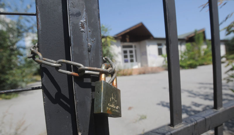 Деценије прошле у стечају Деценије прошле у стечају