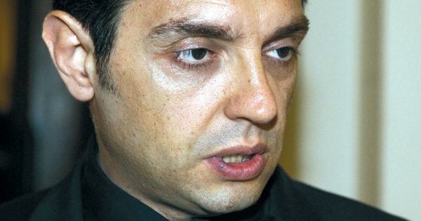 БЕСРАМНО Вулин се крије иза болесне деце