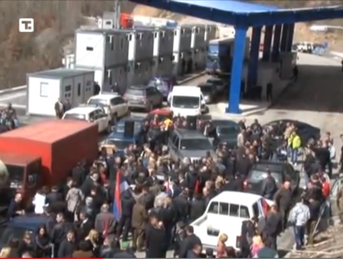 Срби на Jарињу: Не прихватамо противуставна решења (видео) Срби на Jарињу: Не прихватамо противуставна решења (видео)