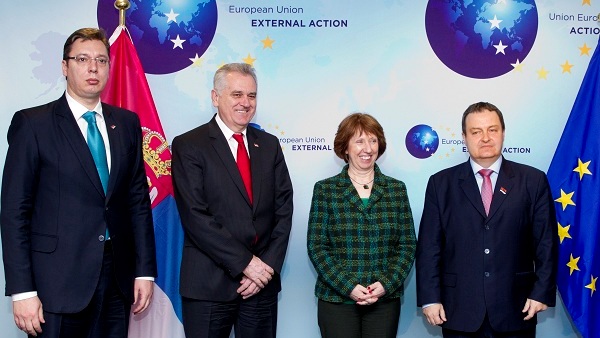 Велеиздаја: Србија сутра признаје Косово! Велеиздаја: Србија сутра признаје Косово!
