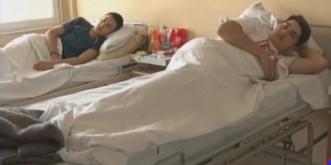 Шиптари изболи ножем двоје деце у Косовској Митровици (видео) 1