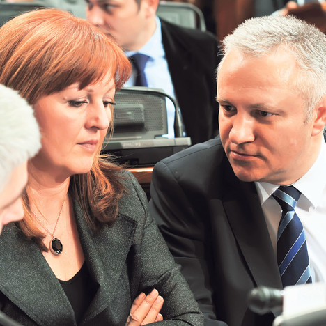 Вашингтон, Брисел и Приштина имају у појединим странкама и Влади Србије своје агилне оперативце Вашингтон, Брисел и Приштина имају у појединим странкама и Влади Србије своје агилне оперативце