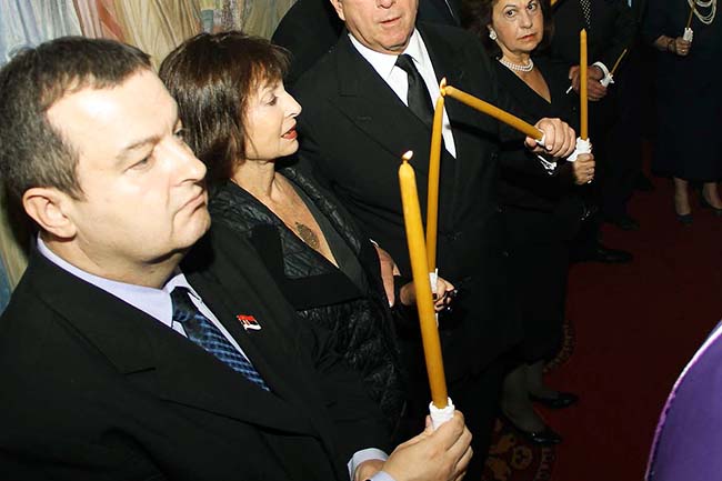 Прско као обланда: Прво је био царица Милица, па Никсон а сада је већи и од Карађорђа?!