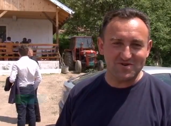 Вучићу, ми Срби постојимо у Србици, дођи да видиш (видео) Вучићу, ми Срби постојимо у Србици, дођи да видиш (видео)