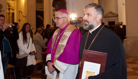 Владика Григорије заложио банци Цркву Светог архангела Гаврила, где је сахрањен песник Јован Дучић Владика Григорије заложио банци Цркву Светог архангела Гаврила, где је сахрањен песник Јован Дучић