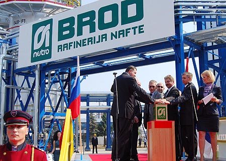 Руси улажу 663 милиона евра у рафинерију нафте у Босанском Броду Руси улажу 663 милиона евра у рафинерију нафте у Босанском Броду
