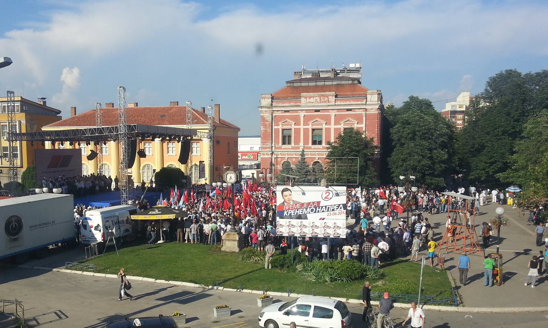 Дебакл Вучића на митингу СНС-а у Зајечару (фото, видео) Дебакл Вучића на митингу СНС-а у Зајечару (фото, видео)