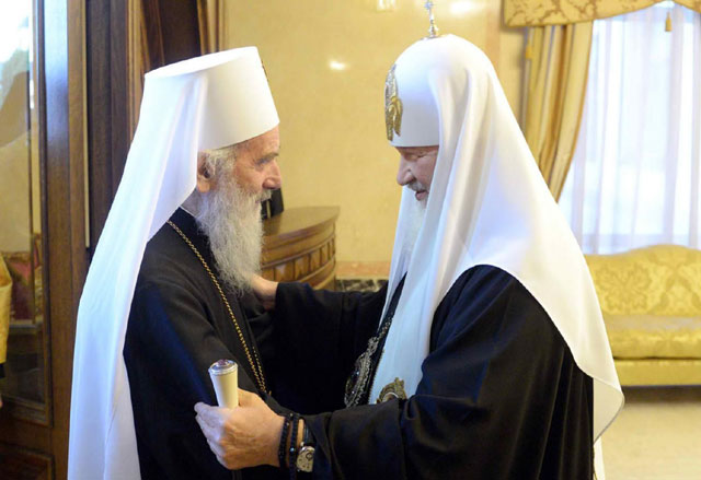 Руски и српски патријарх критикују српски режим због издаје Косова и Метохије Руски и српски патријарх критикују српски режим због издаје Косова и Метохије