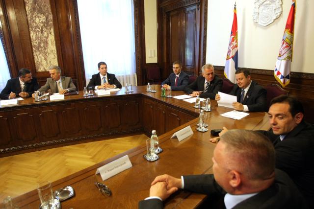 Велеиздајнички режим Србима на КиМ: На српској земљи да правите шиптарску државу Велеиздајнички режим Србима на КиМ: На српској земљи да правите шиптарску државу